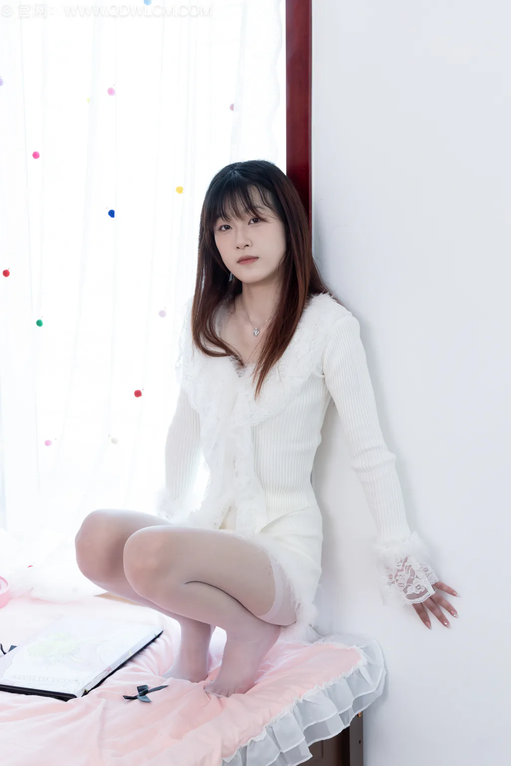 勿恋传媒 NO.2695 雪芽-高跟鞋、薄白丝、穿脱外套[151P/1V/3.62GB] - 4