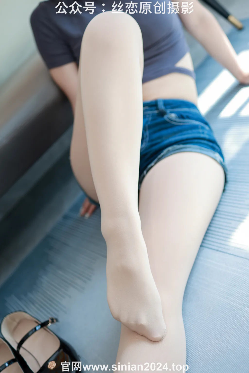 丝恋摄影 NO.067 麦麦-学苑风至服 过膝白袜 黑色乐福鞋[286P/1V/4.30GB] - 3
