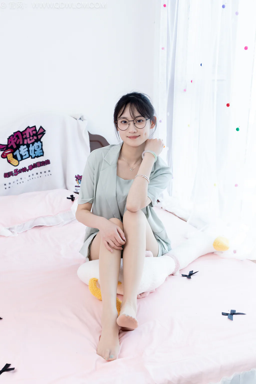 勿恋传媒 NO.2708 山奈-高跟凉鞋、薄肉丝、裸足[159P/1V/6.43GB] - 2