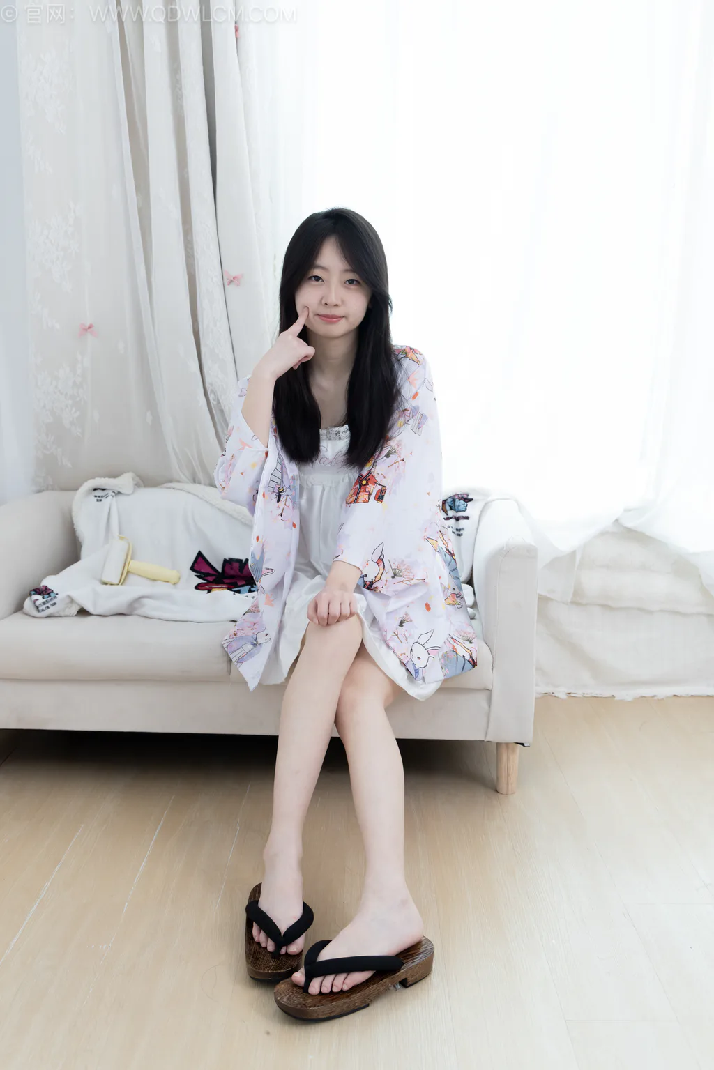 勿恋传媒 NO.2715 萌萌-木屐、薄黑丝、纯白棉袜[197P/1V/5.64GB]