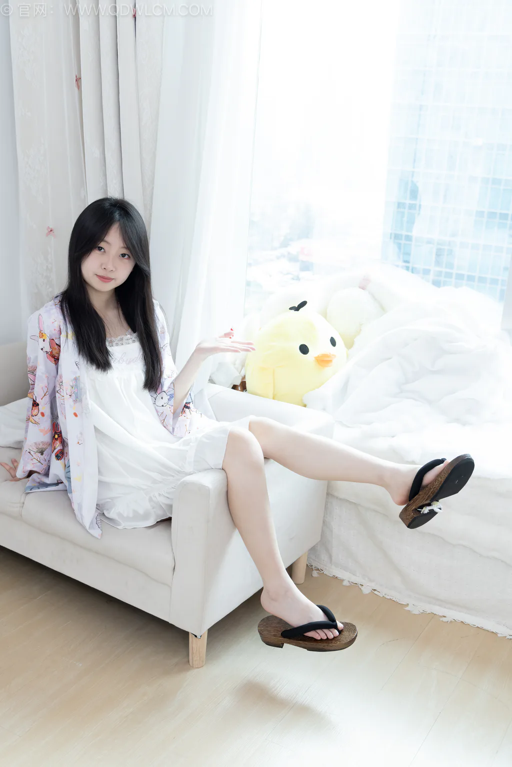 勿恋传媒 NO.2715 萌萌-木屐、薄黑丝、纯白棉袜[197P/1V/5.64GB] - 4
