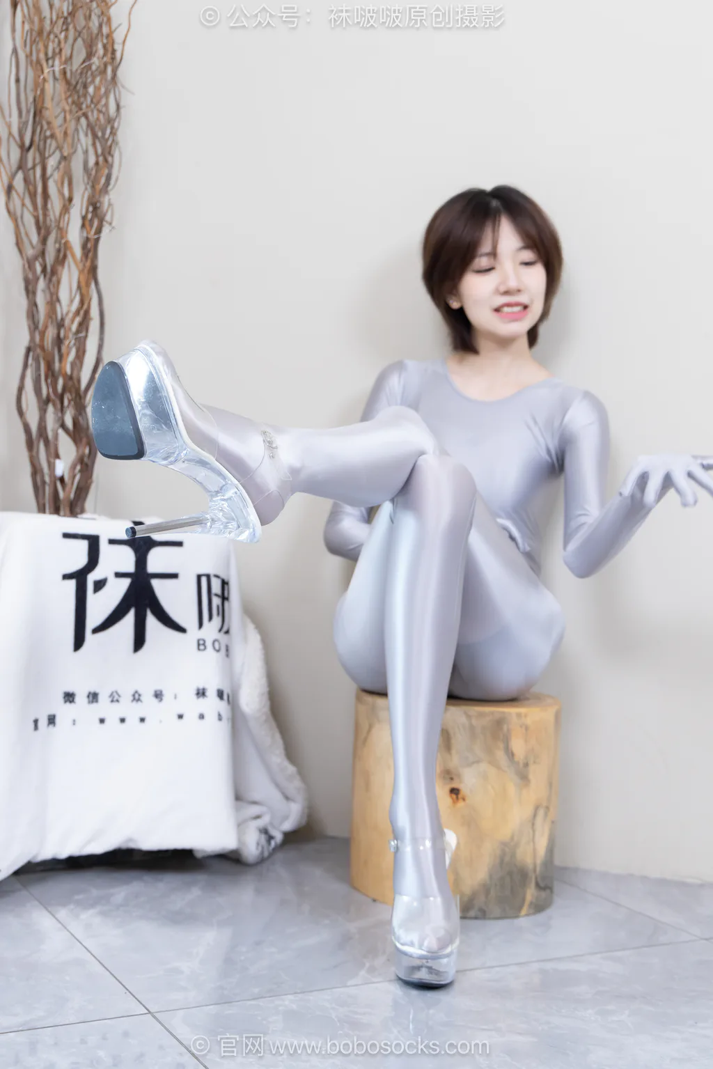 [BoBoSocks袜啵啵]NO.718 小甜豆-高跟凉鞋、银色连体衣[190P/1V/5.85GB] - 3