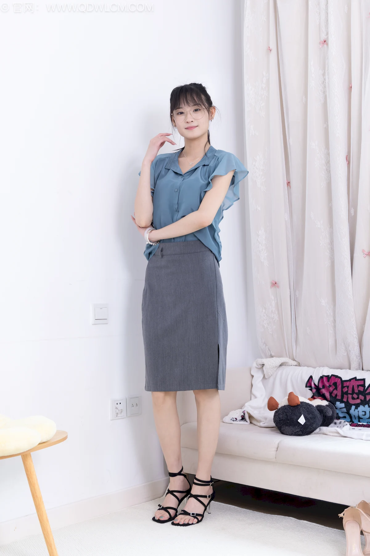 勿恋传媒 NO.2725 山奈-高跟凉鞋、薄肉丝、裸足[164P/1V/5.92GB] - 4