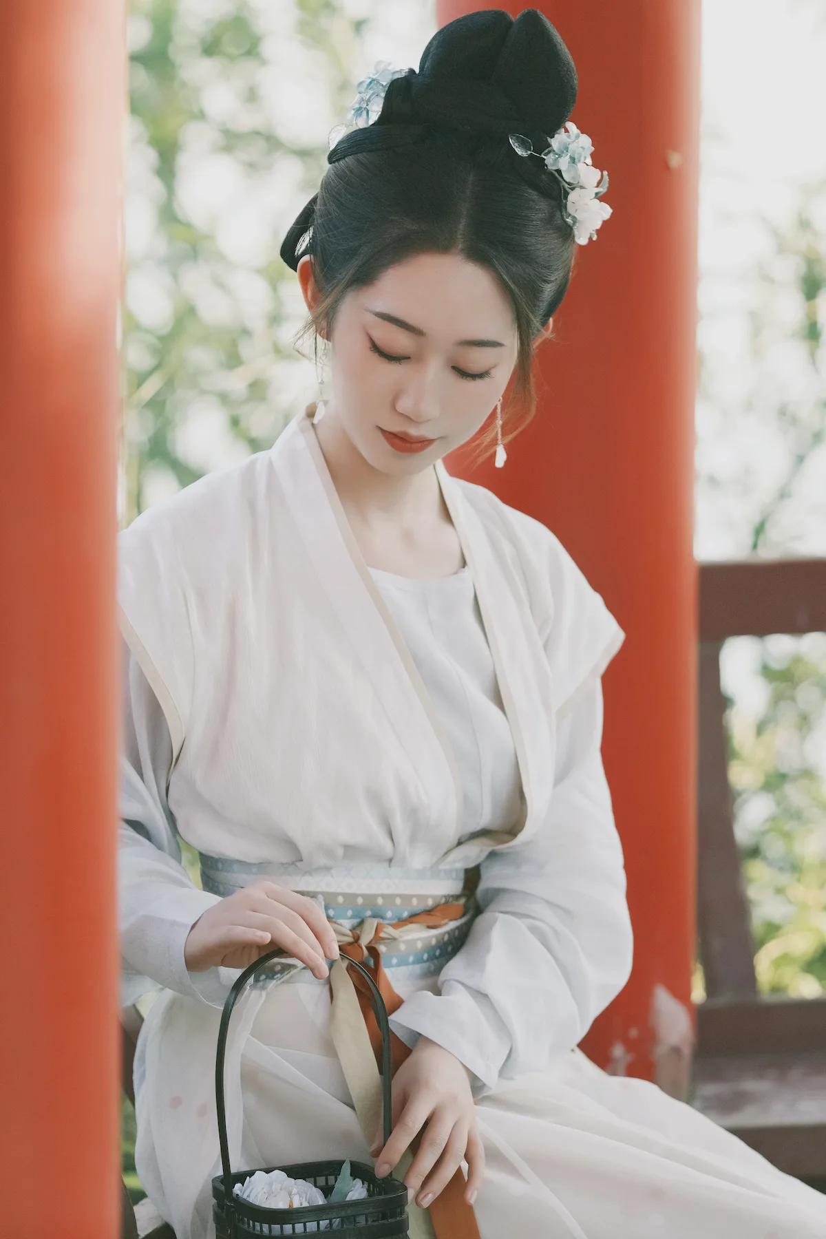 [YITUYU艺图语]2023.07.01 晴山 社恐的乱乱[22+1P/297MB] - 2