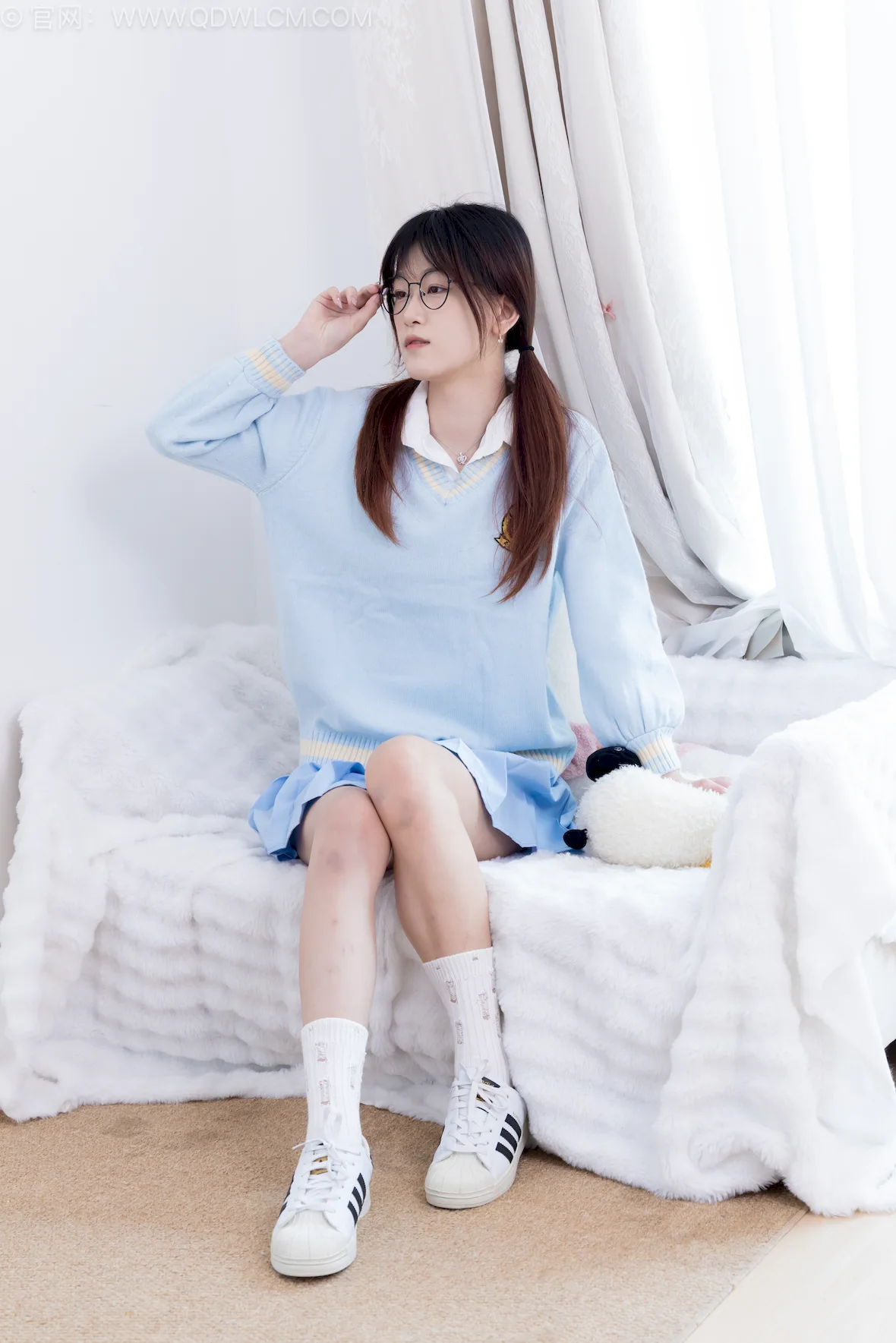 勿恋传媒 NO.2737 雪芽-板鞋、白棉袜、裸足、jk至服[155P/1V/3.44GB] - 3
