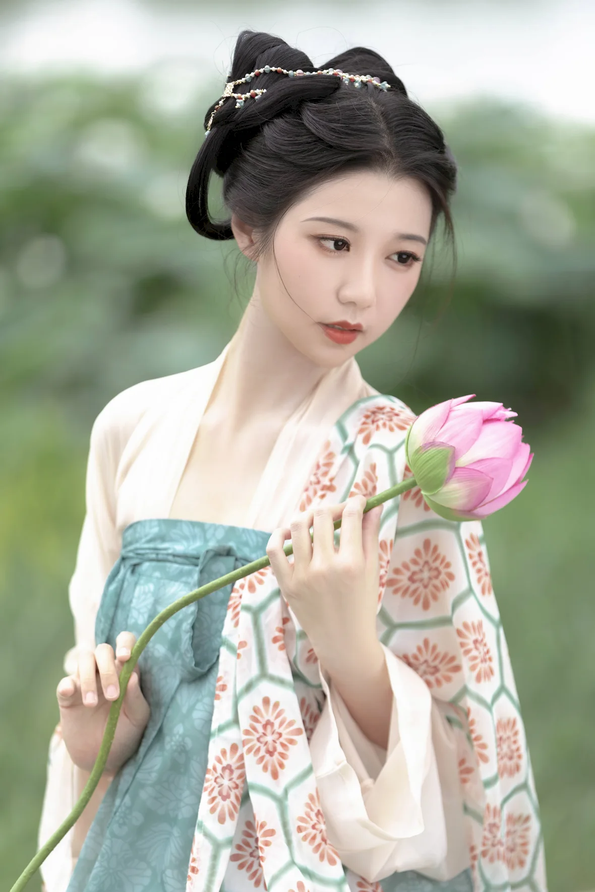 [YITUYU艺图语]2023.07.03 荷 焦宝[37+1P/332MB] - 4