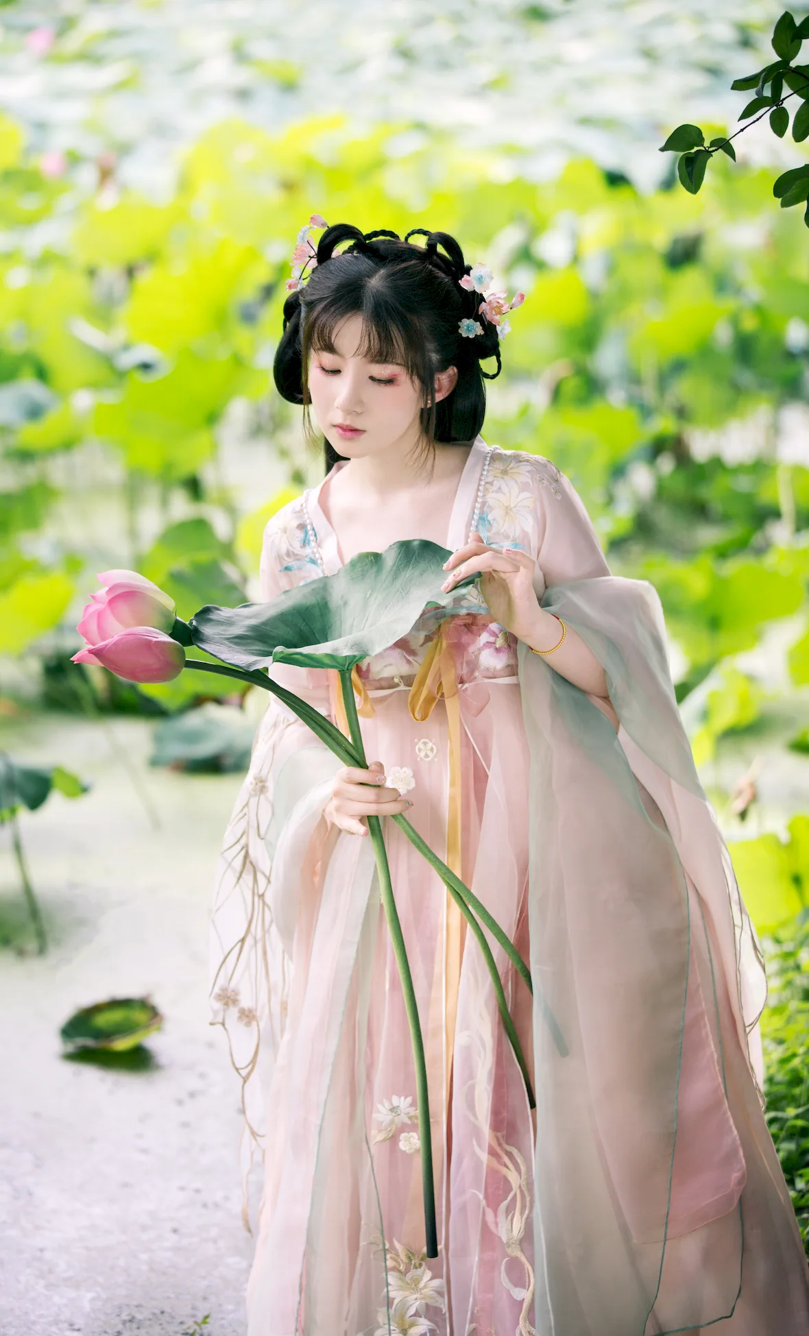 [YITUYU艺图语]2023.07.04 荷塘 Lionnn_[27+1P.268MB] - 3