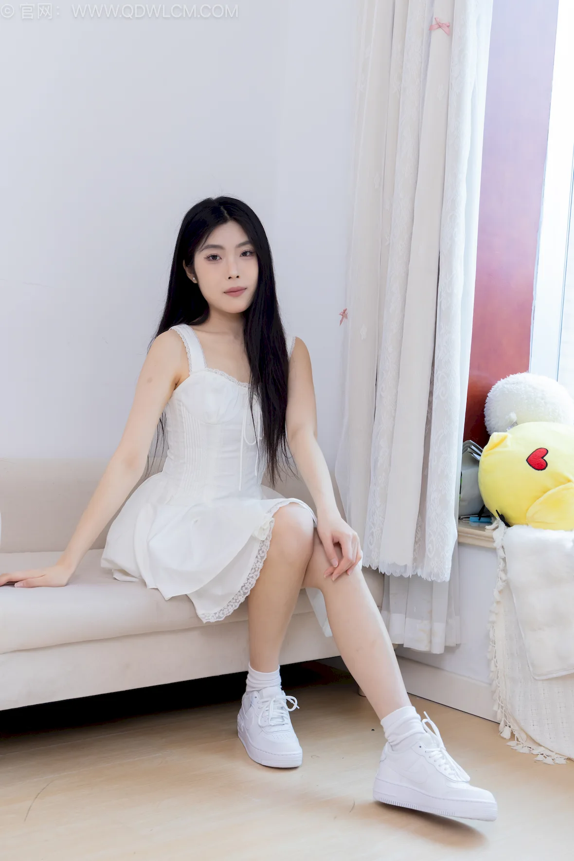 勿恋传媒 NO.2739 美式-板鞋、纯白棉袜、裸足[155P/1V/3.23GB] - 2