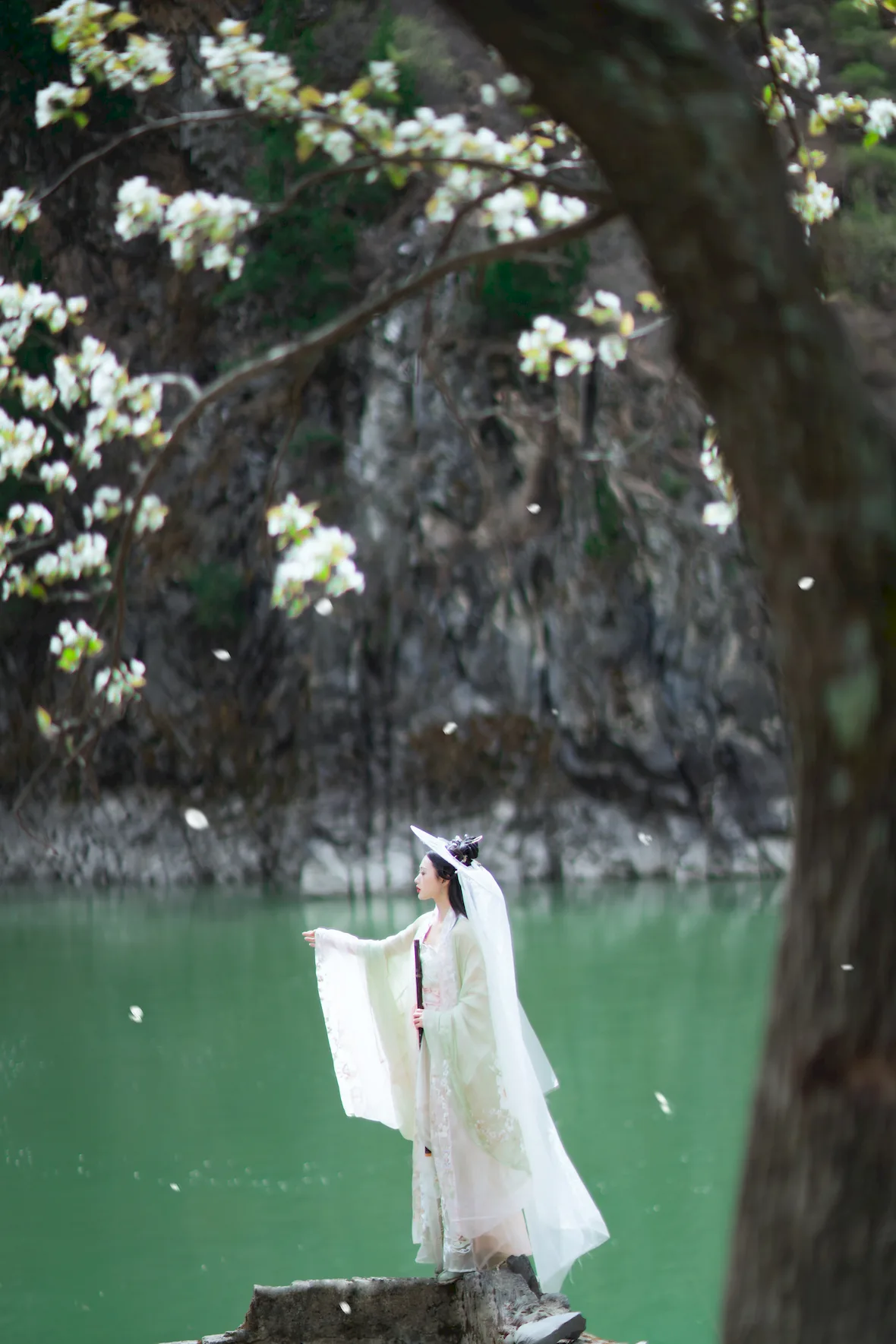 [YITUYU艺图语]2023.07.05 梨花意 薇薇[37+1P/756MB] - 2