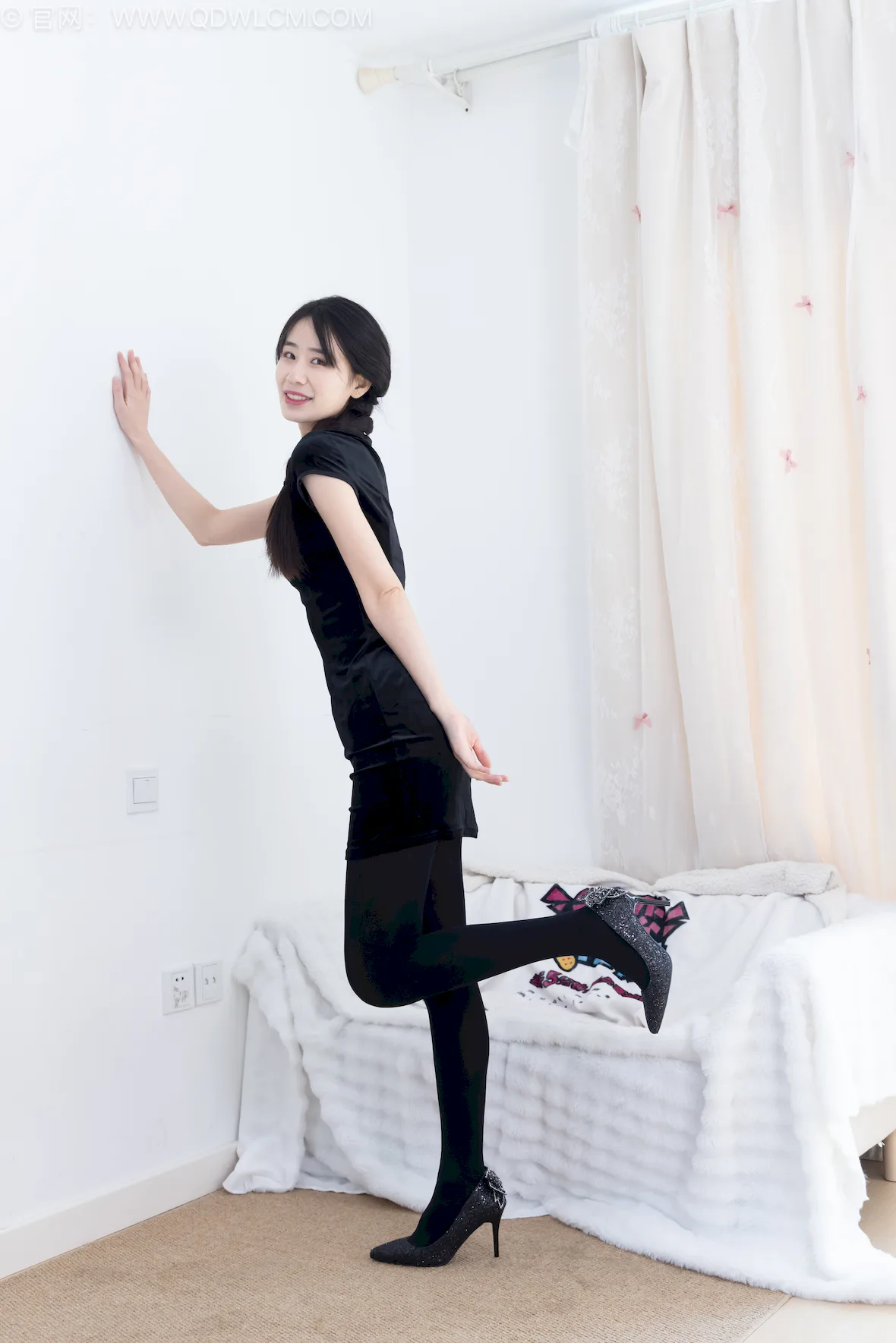 勿恋传媒 NO.2743 菜菜-高跟鞋、厚黑丝[162P/1V/3.17GB]