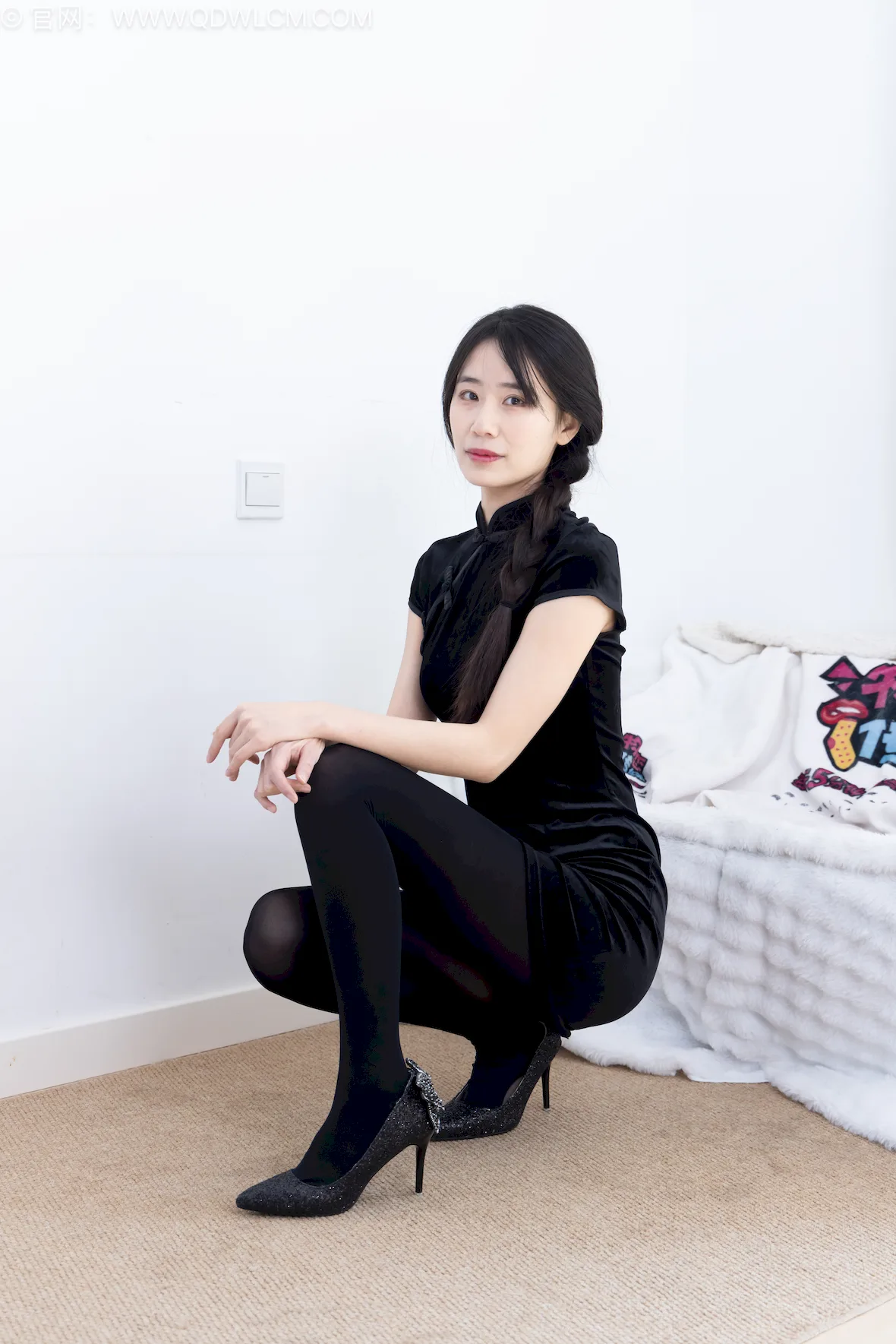 勿恋传媒 NO.2743 菜菜-高跟鞋、厚黑丝[162P/1V/3.17GB] - 3