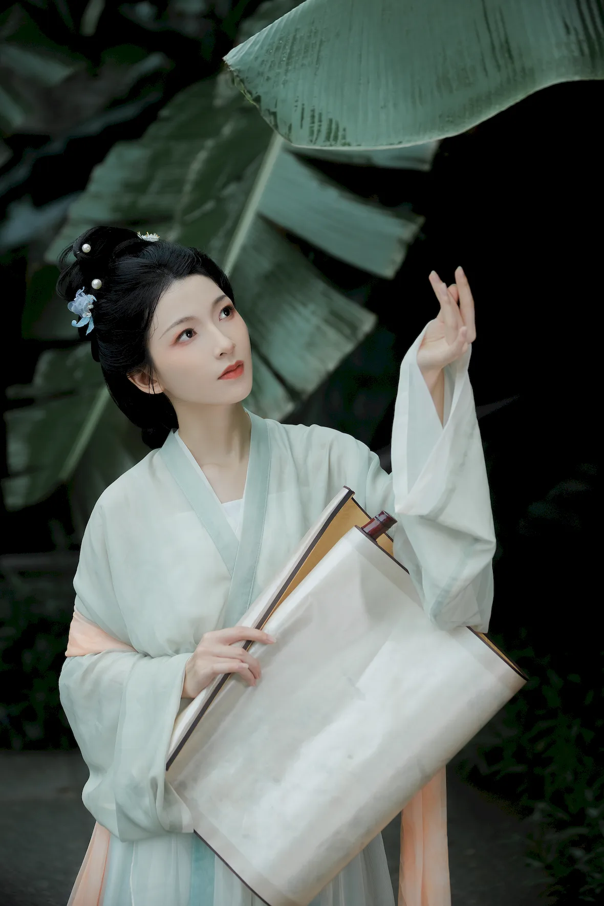 [YITUYU艺图语]2023.07.07 雨打芭蕉 芙蕖尚盈[25+1P/395MB] - 4