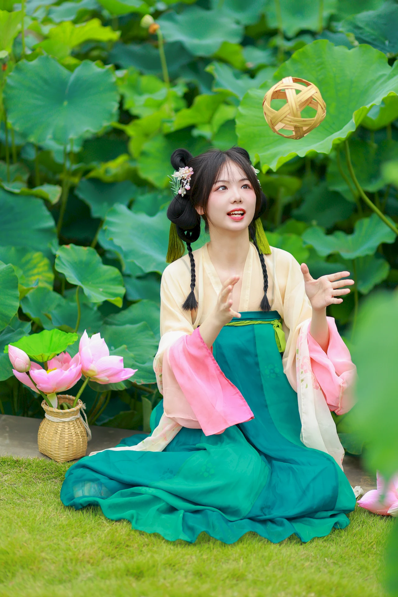 [YITUYU艺图语]2023.07.10 荷塘少女 暮烟色CC[26+1P/214MB] - 2