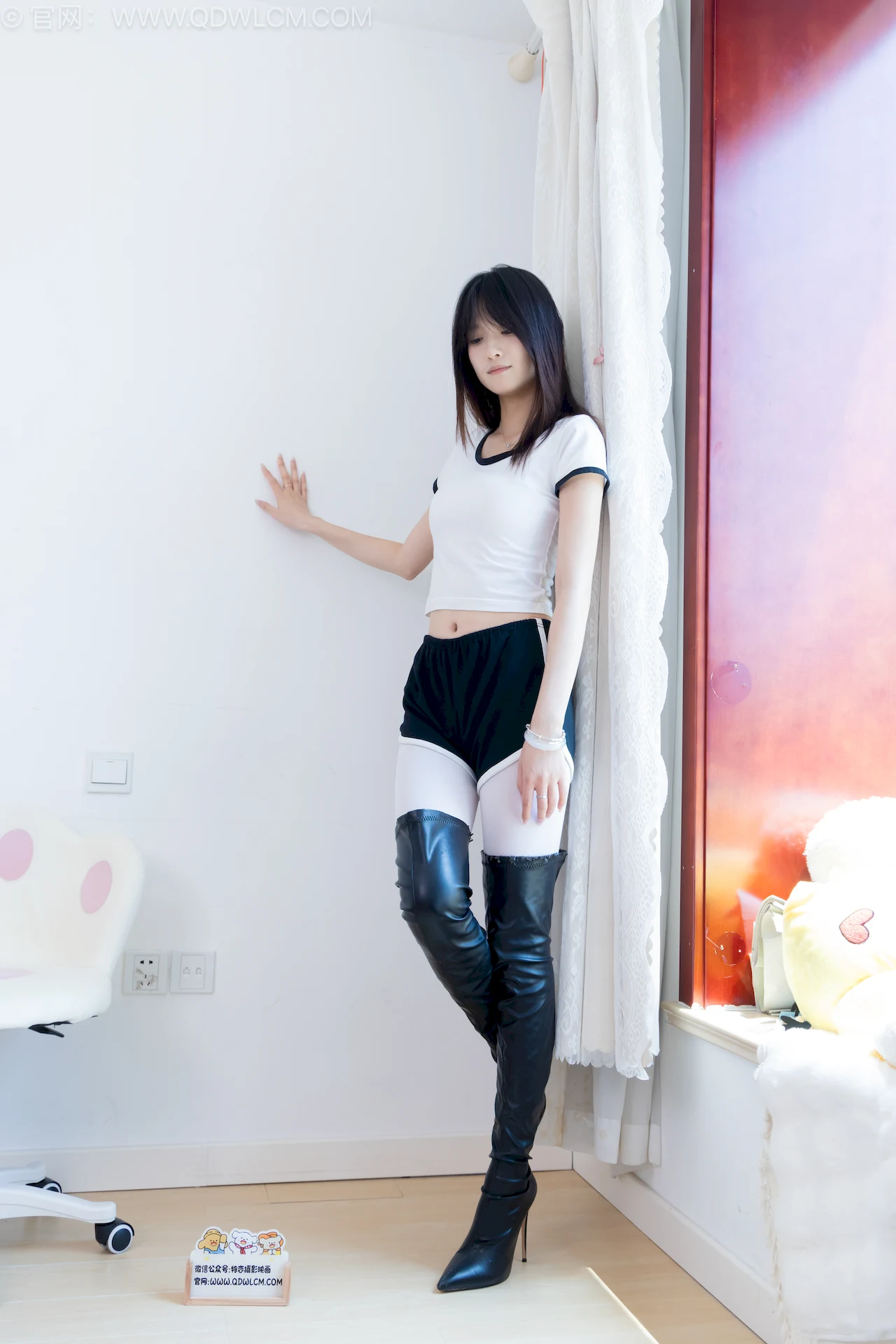 勿恋传媒 NO.2748 山奈-高跟长靴、厚白丝、体操服[155P/1V/3.24GB]