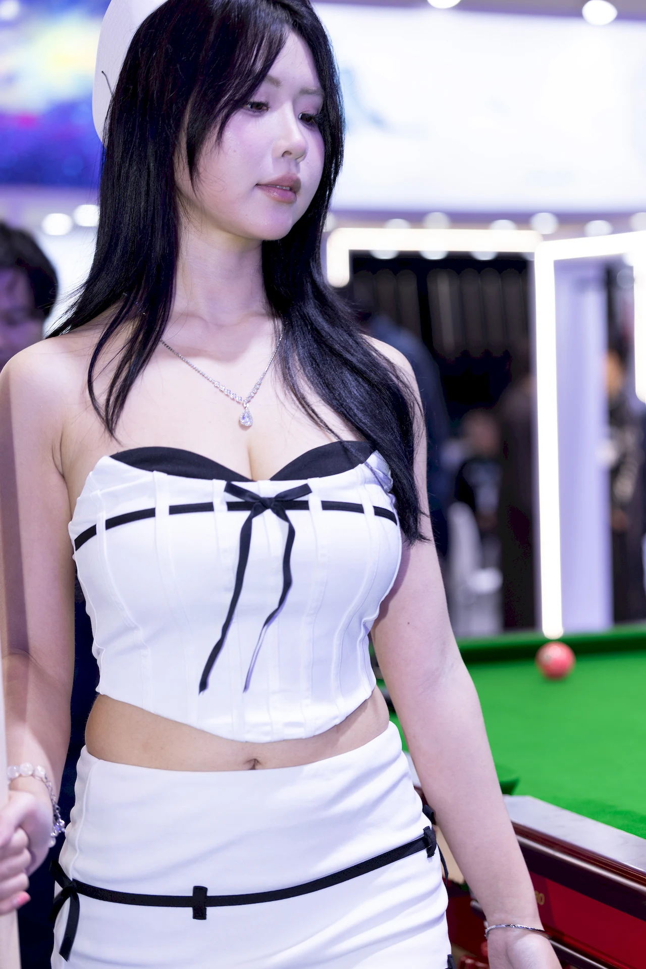 精选街拍作品 NO.7100 KK不吃鱼白色套装裙[92P/126MB] - 2