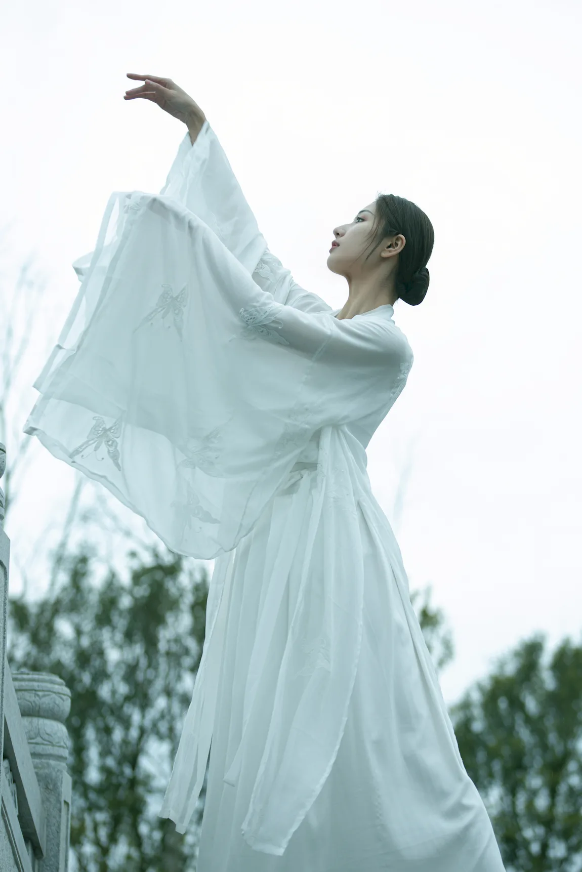 [YITUYU艺图语]2023.07.21 天青色等烟雨 林林[25+1P/368MB] - 3