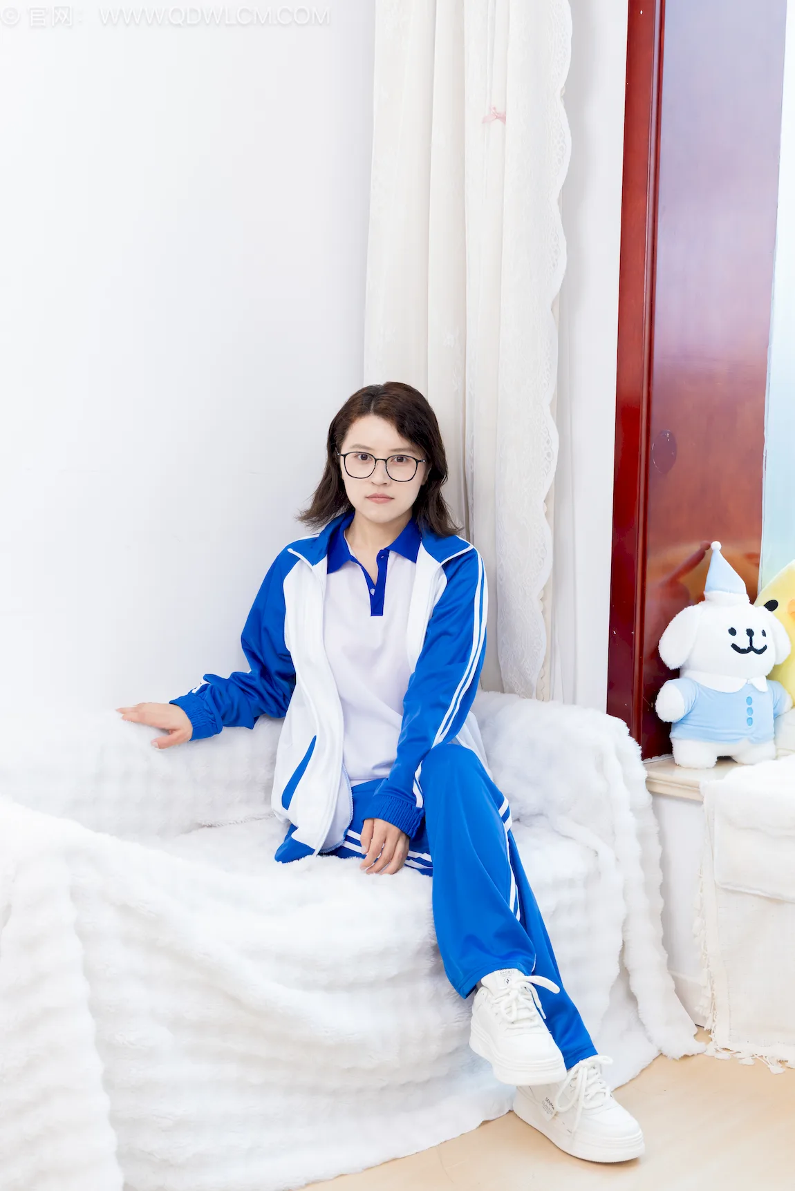 勿恋传媒 NO.2760 羊绒-板鞋、纯白棉袜、裸足、校服[156P/1V/3.34GB]