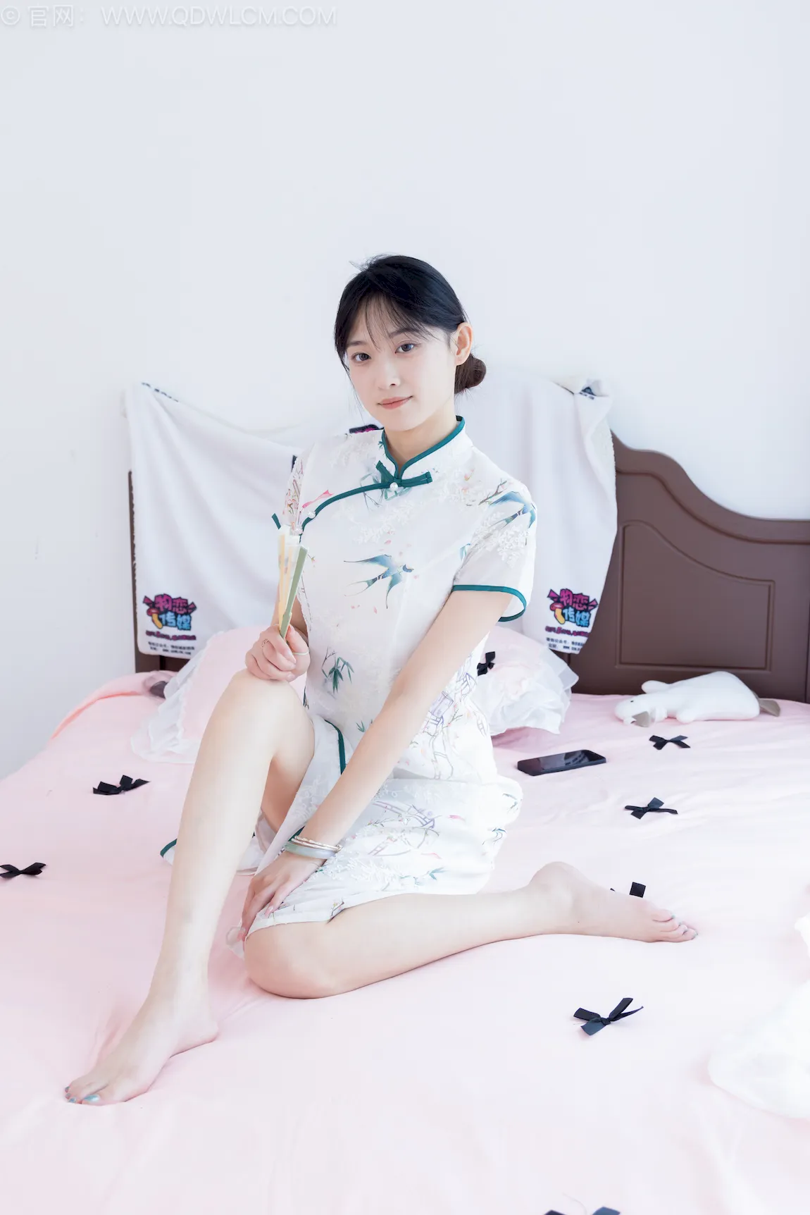 勿恋传媒 NO.2761 山奈-高跟凉鞋、薄肉丝、裸足、旗袍[150P/1V/5.64GB] - 3