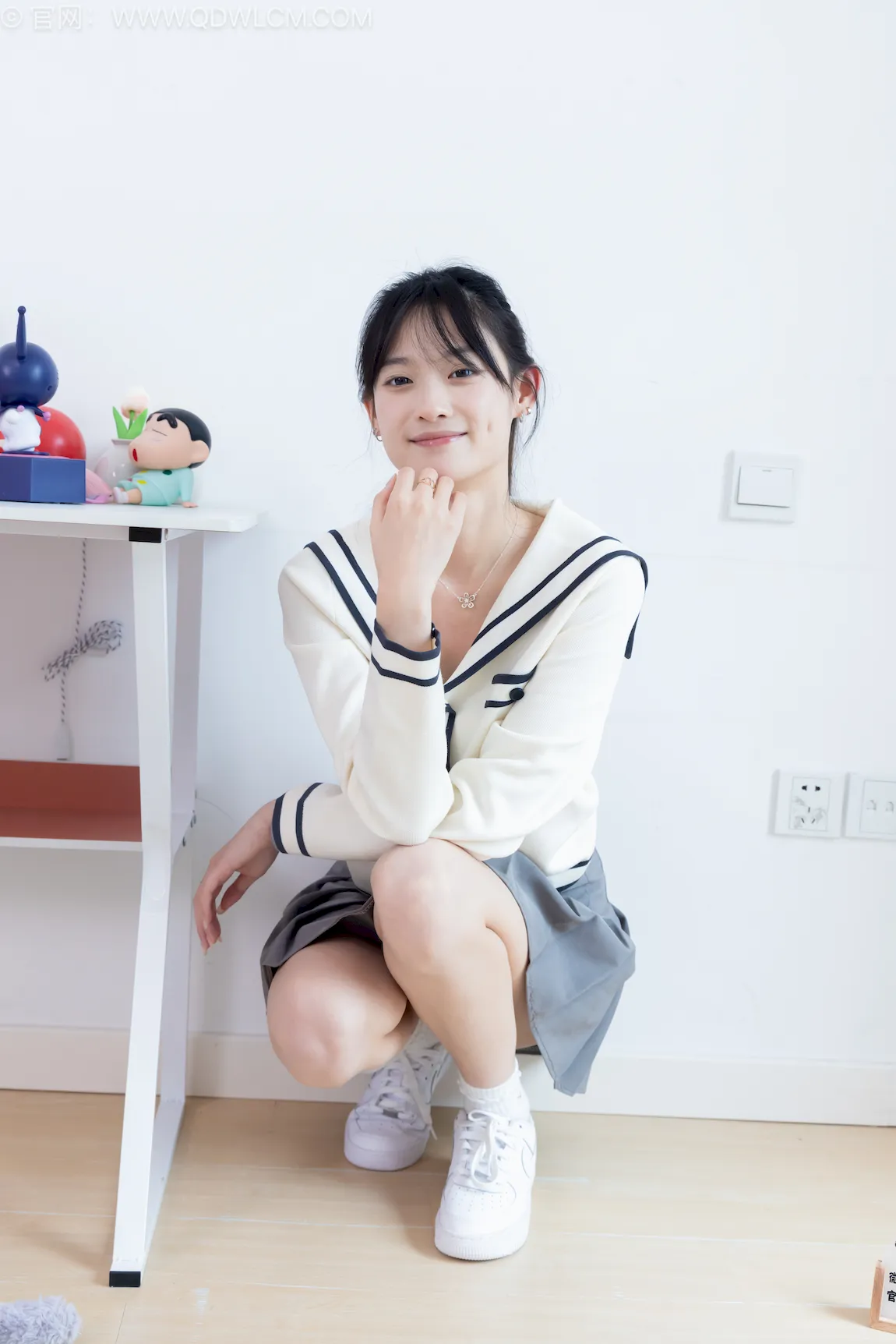勿恋传媒 NO.2768 山奈-板鞋、白棉袜、裸足、半脱袜子[215P/1V/5.44GB] - 2