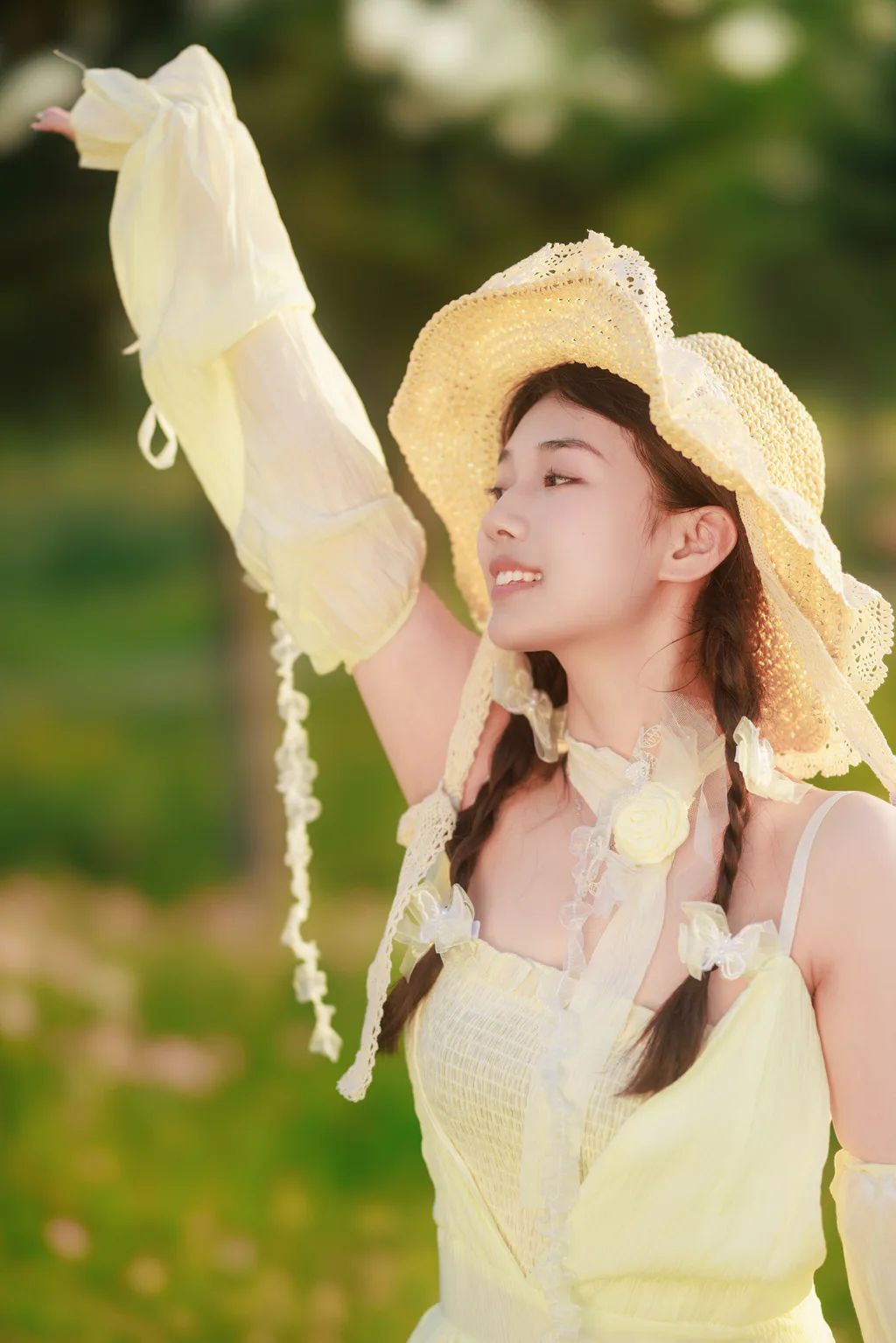 [YITUYU艺图语]2023.08.02 草地人像 裴同学[23+1P/880MB] - 3