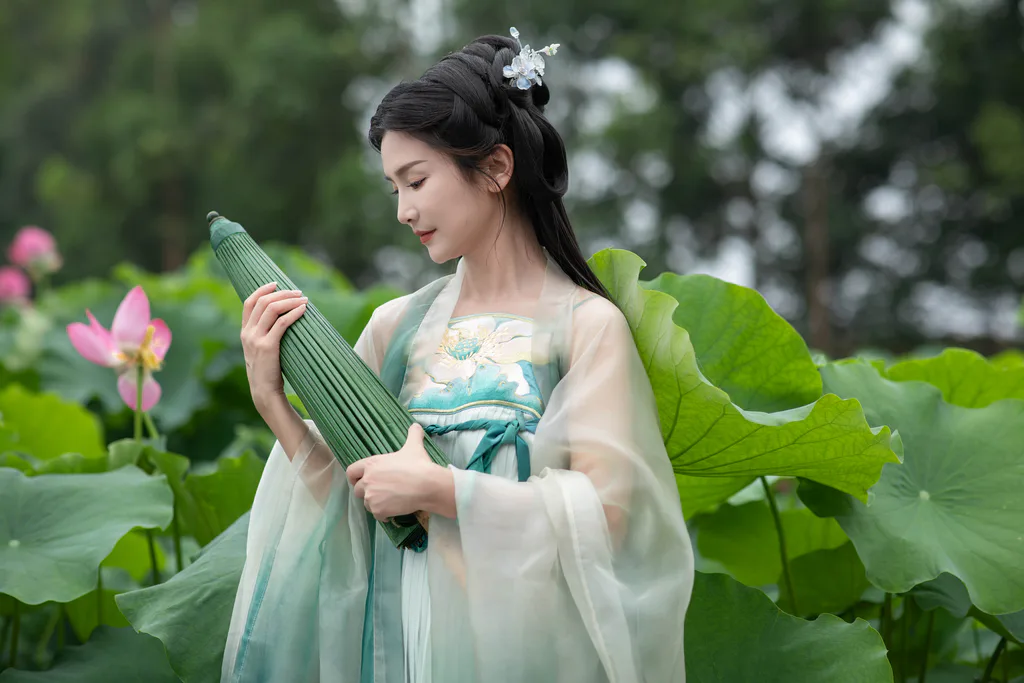 [YITUYU艺图语]2023.08.14 赏荷 纪忆[21+1P/163MB] - 2