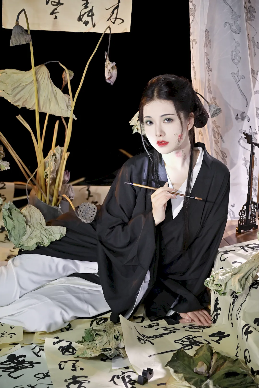 [YITUYU艺图语]2023.08.16 残荷 伊伊不想长胖胖[29+1P/499MB] - 2
