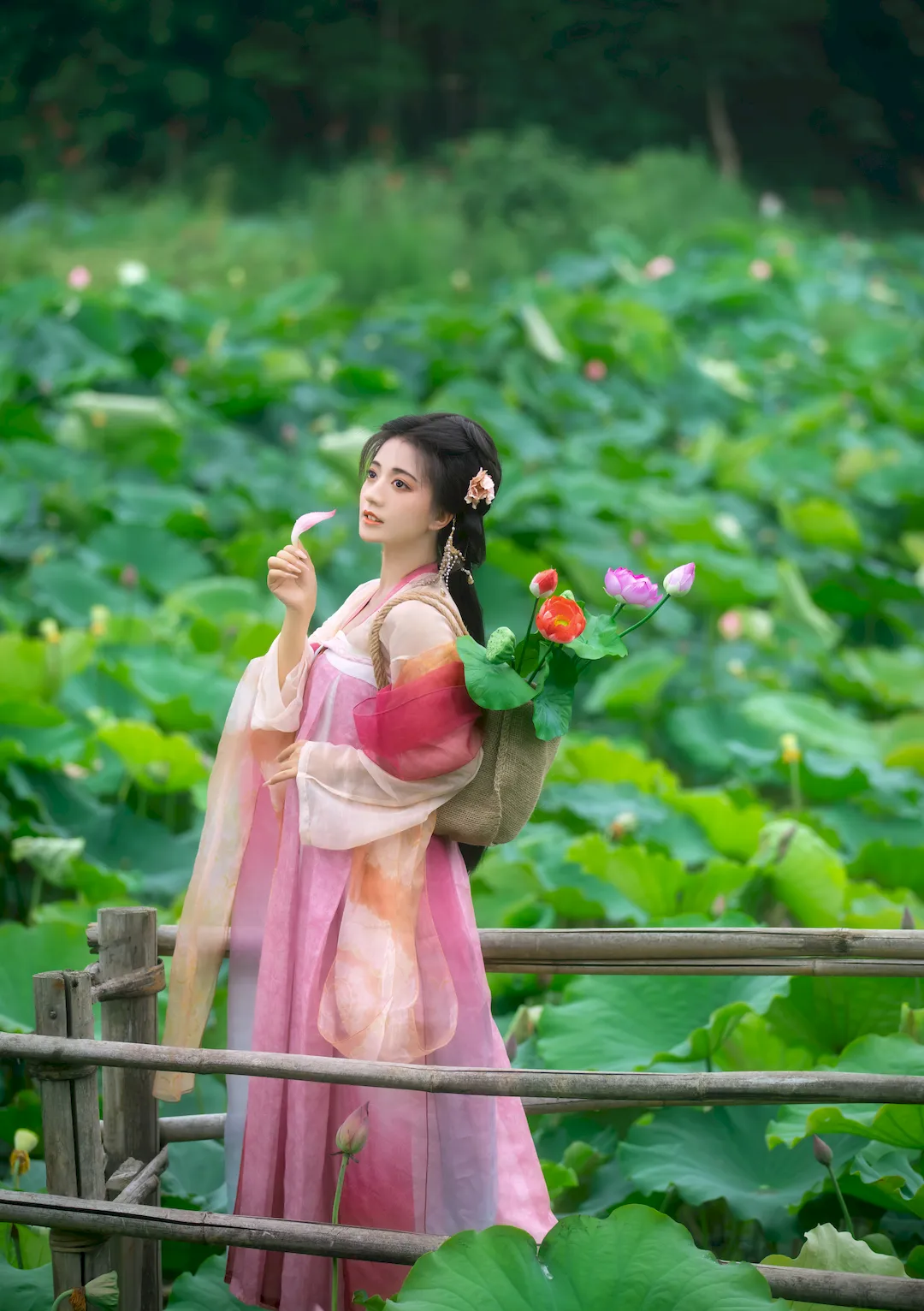 [YITUYU艺图语]2023.08.18 采莲曲 晚晚[52+1P/746MB] - 2