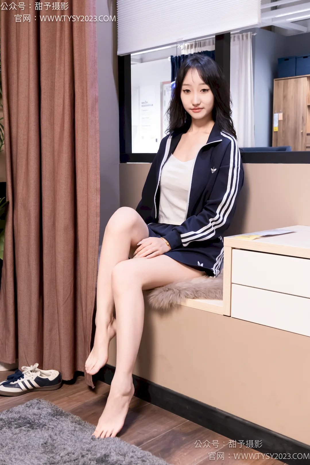 甜予摄影 NO.258 婉婉-帆布鞋、白棉袜、裸足[143P/2V/8.92GB] - 2
