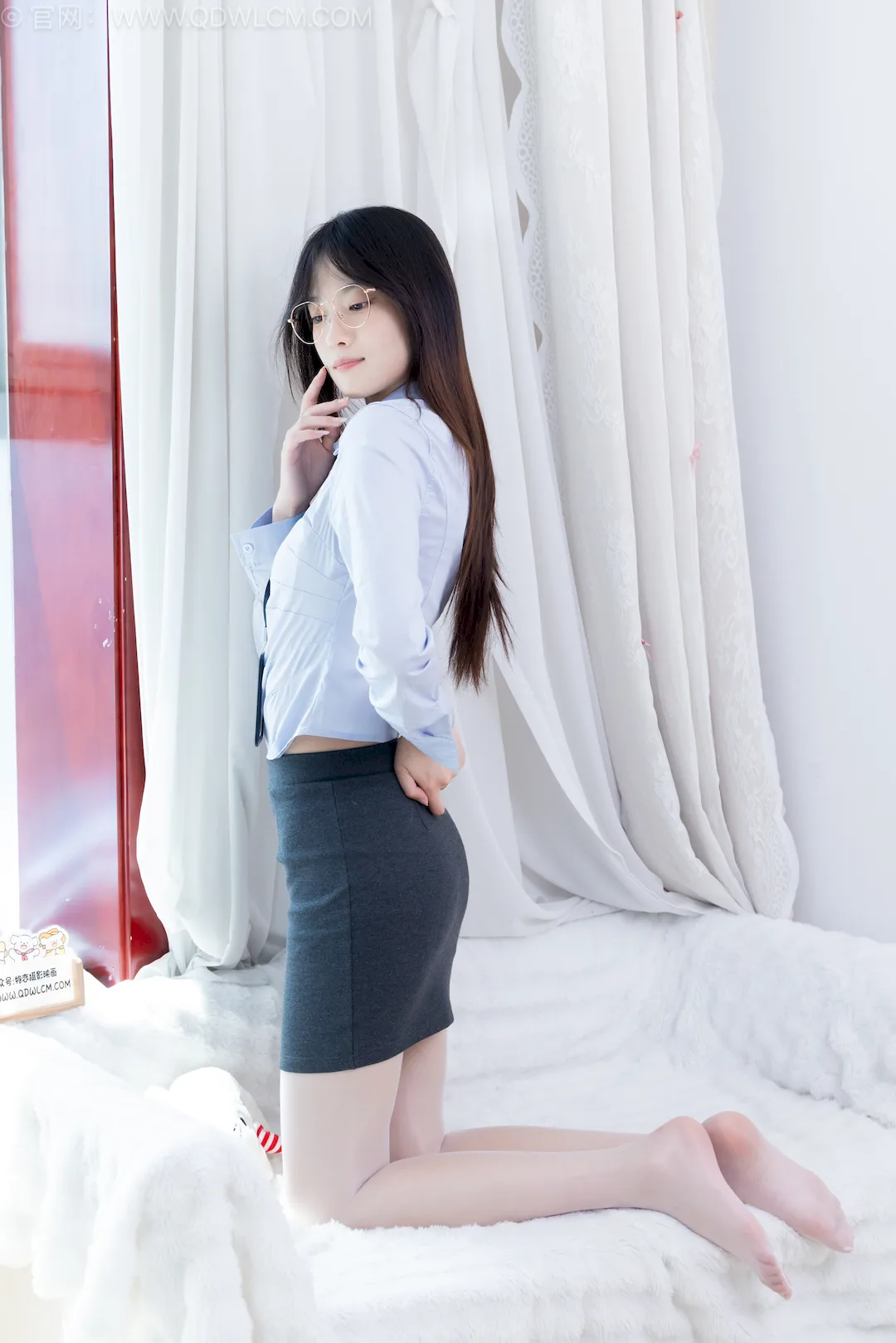 勿恋传媒 NO.2792 山奈-高跟鞋、油亮薄白丝、ol至服[171P/1V/3.41GB] - 4